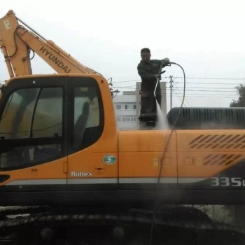 Excavator cleaning