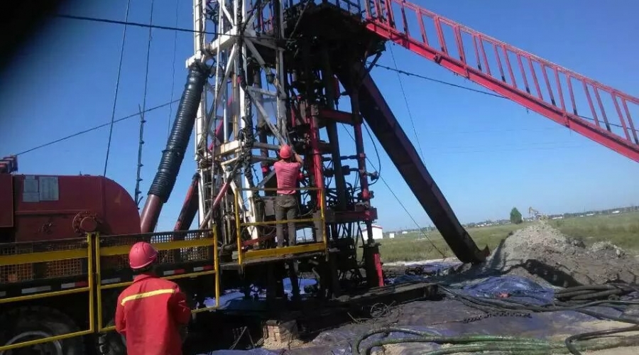 Work Platform Cleaning of Oil Field Workover